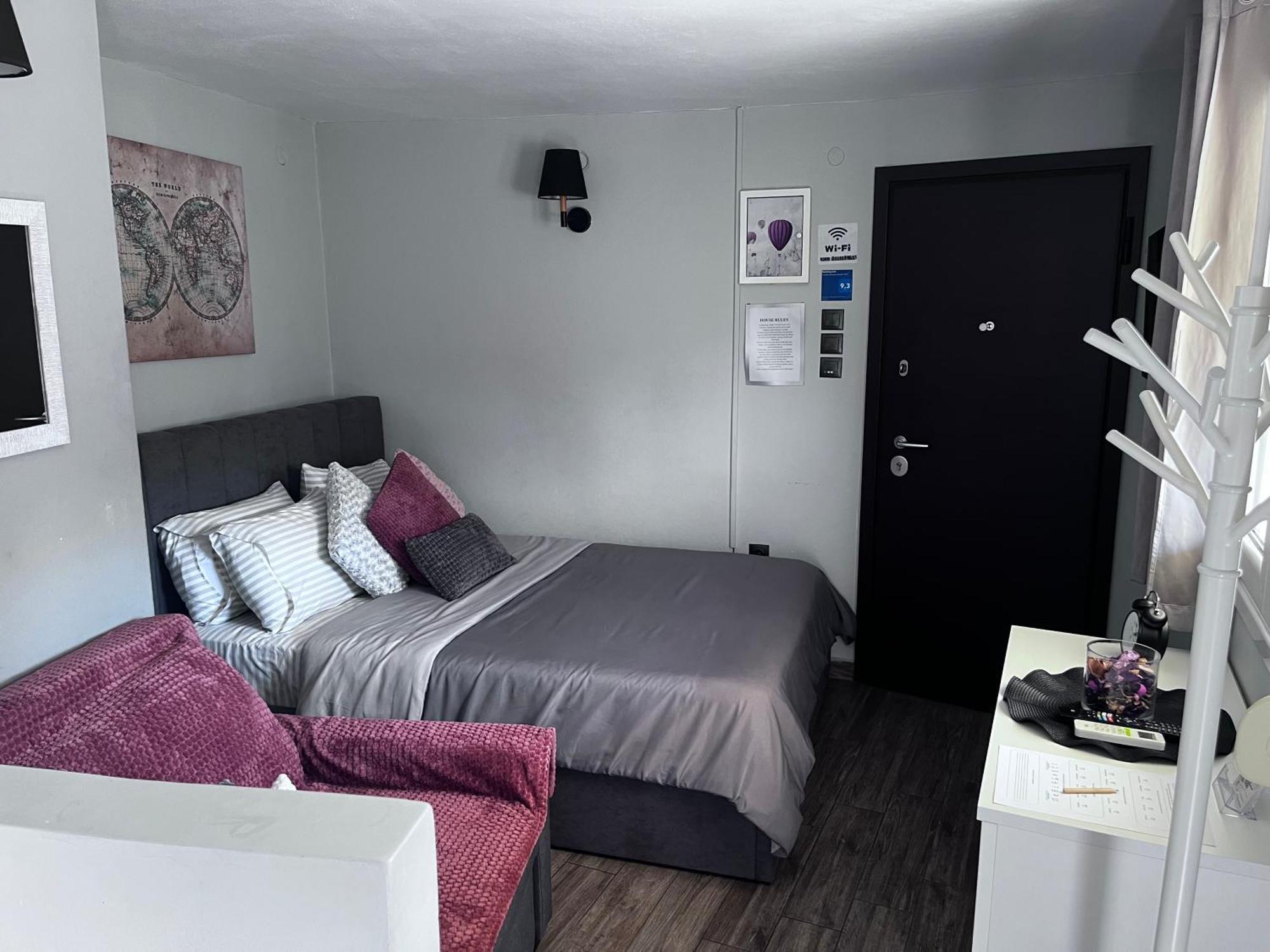 Cozy Studio Apartment In The Heart Of Athena Bagian luar foto