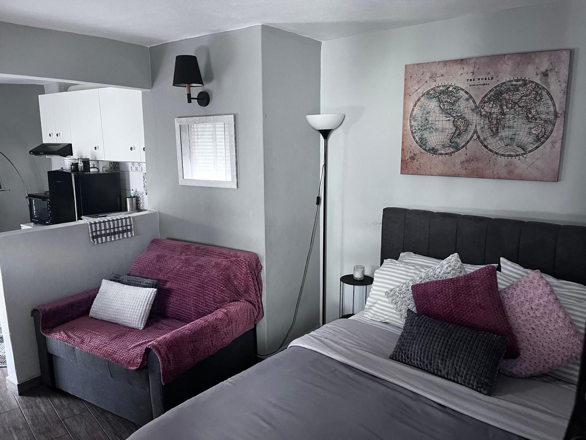 Cozy Studio Apartment In The Heart Of Athena Bagian luar foto